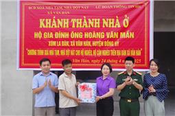 Lữ đoàn Thông tin 601 hỗ trợ hộ nghèo trên địa bàn xã Văn Hán, huyện Đồng Hỷ xóa nhà tạm, nhà dột nát.